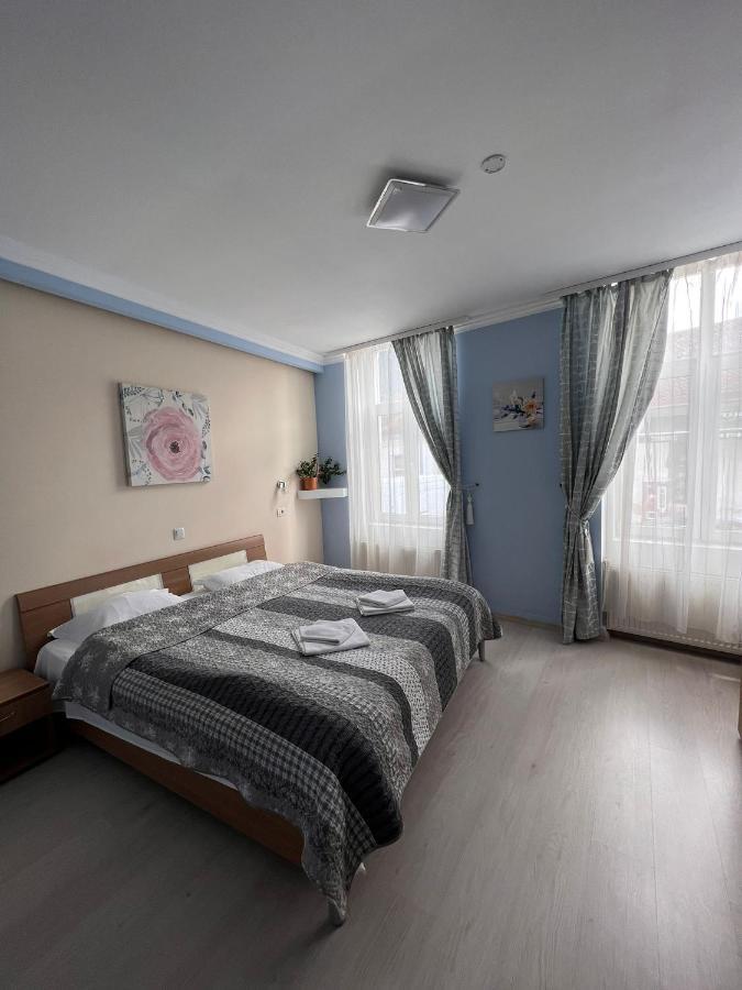 Pension Old City Брашов Экстерьер фото
